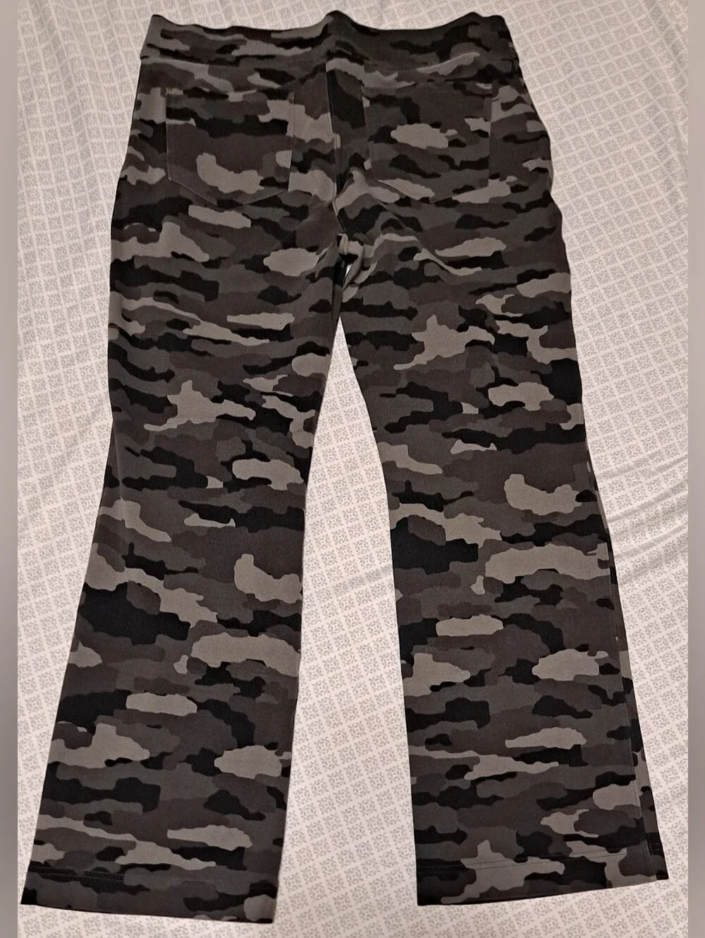 Duluth Camo Flare Leggings in Black & Gray XL X 31